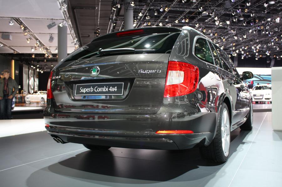  Skoda Superb Combi 2010 года  (фото 8 из 19)